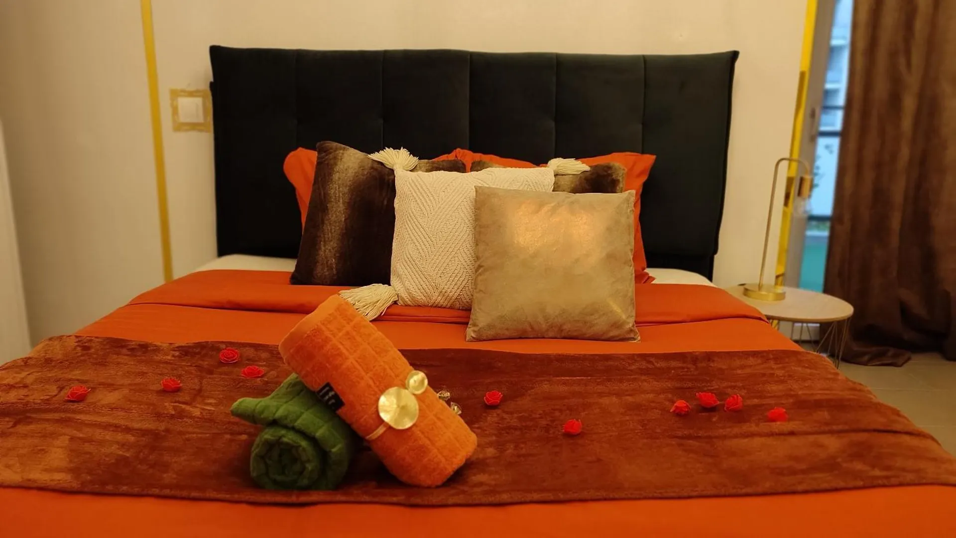 Appartement Escal'Home Appart Design Au Pied De L'Aeroport, Parkings Blagnac